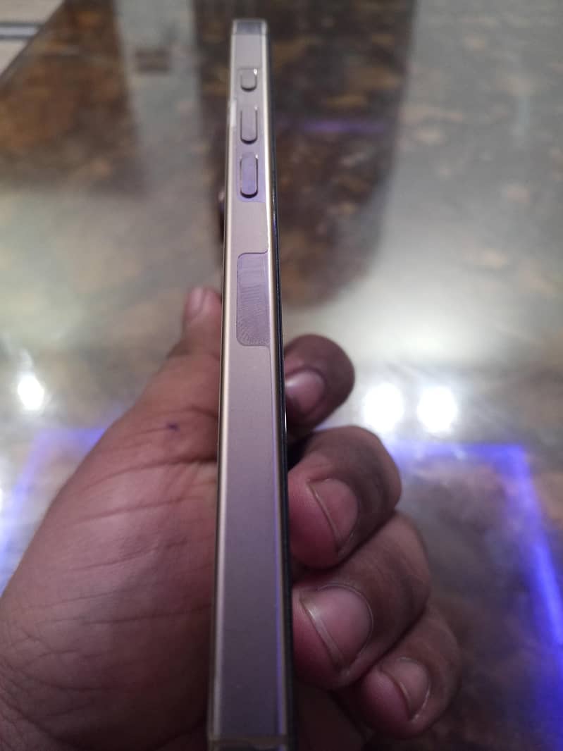 Apple iPhone 16 Pro 1