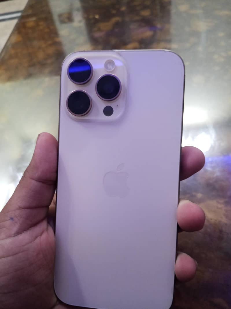 Apple iPhone 16 Pro 4