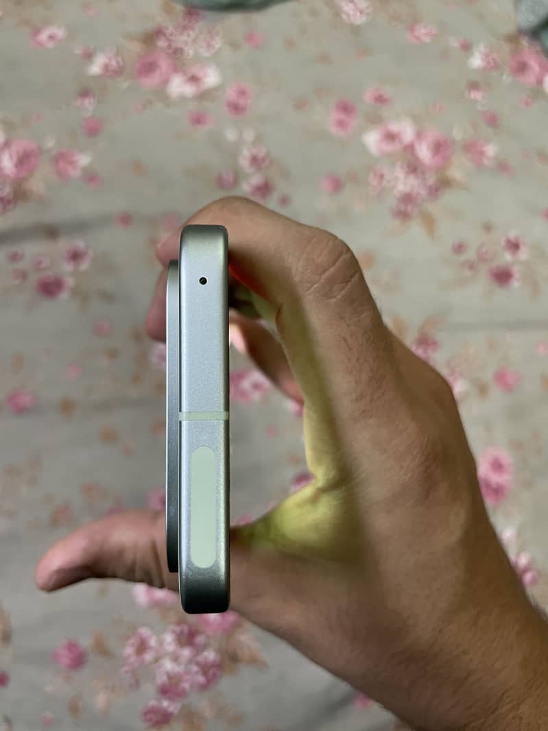 Google Pixel 9 4
