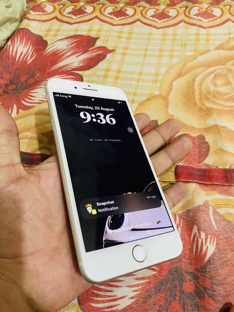 Apple iPhone 8 Plus 1