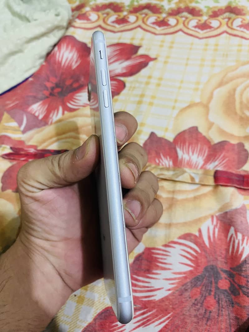 Apple iPhone 8 Plus 3