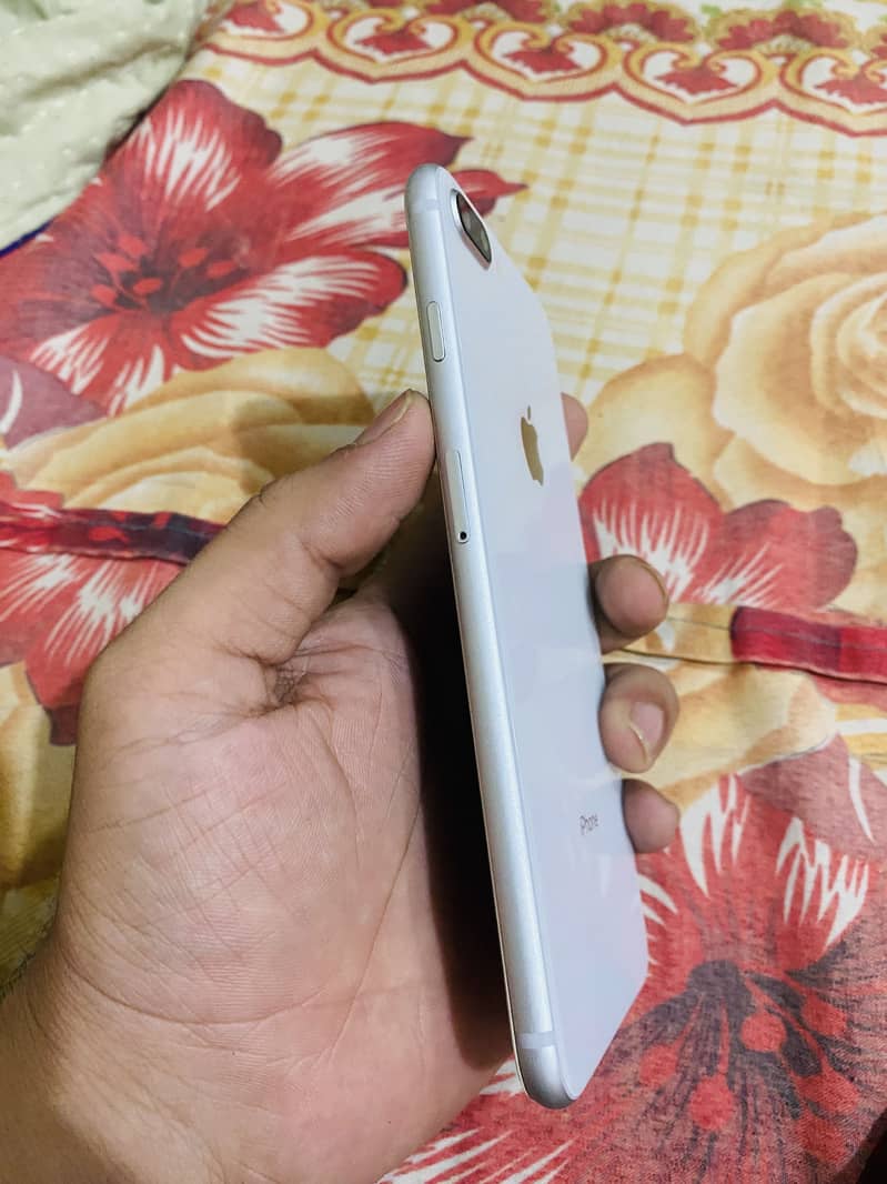 Apple iPhone 8 Plus 5