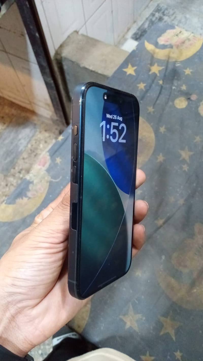 Apple iPhone 15 Pro 2