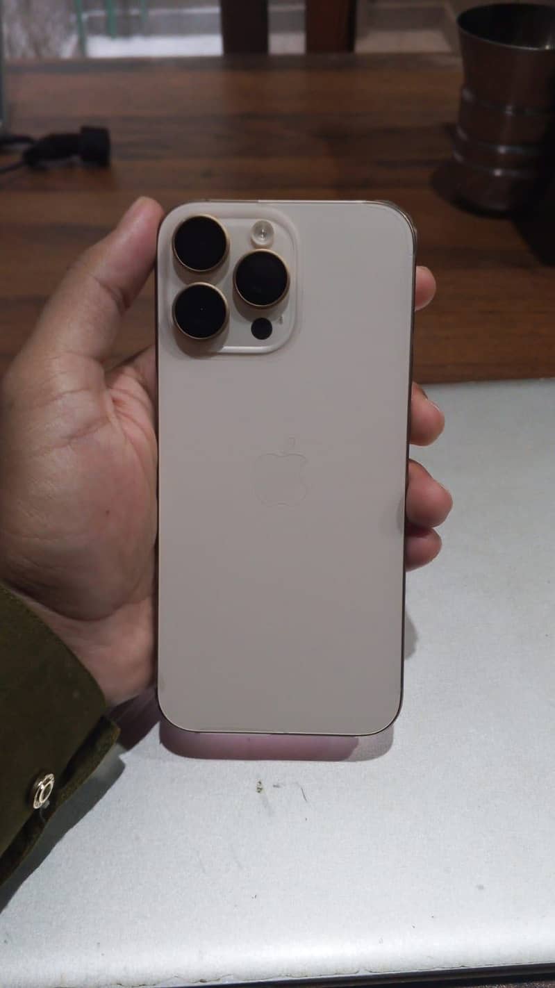 Apple iPhone 16 Pro Max 0