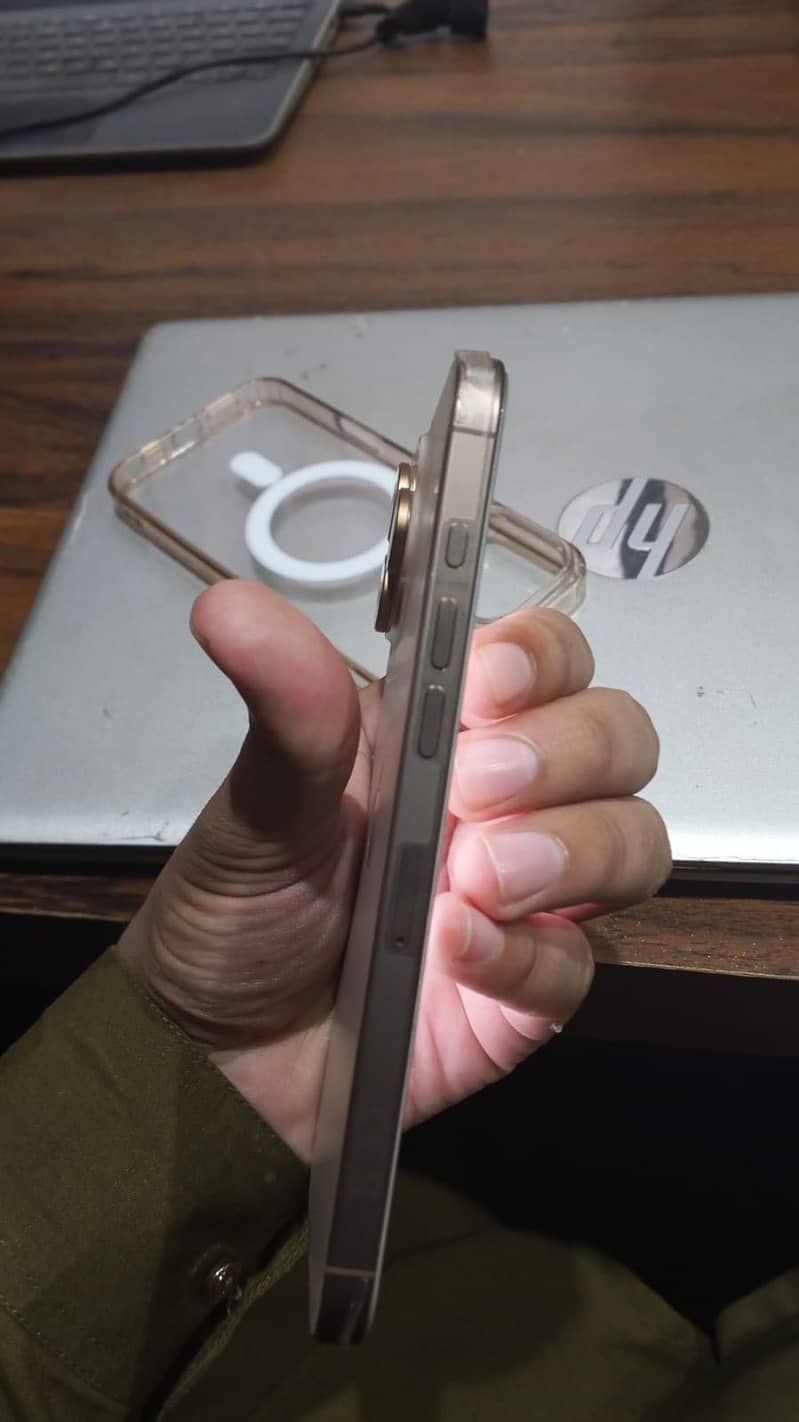 Apple iPhone 16 Pro Max 1