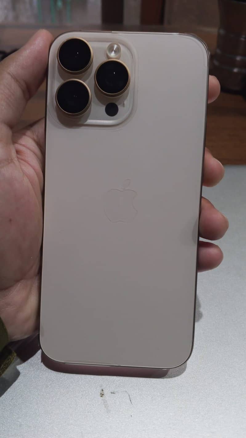 Apple iPhone 16 Pro Max 3