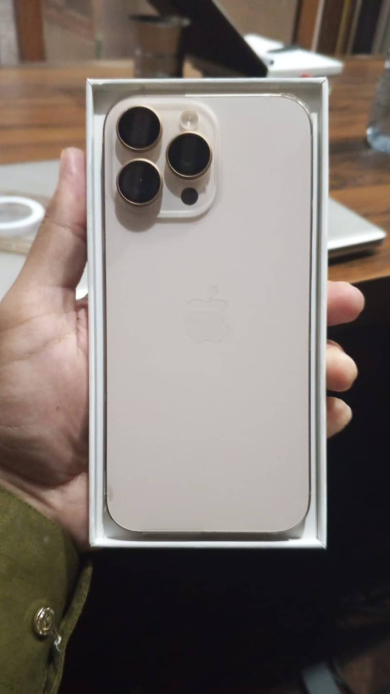 Apple iPhone 16 Pro Max 5