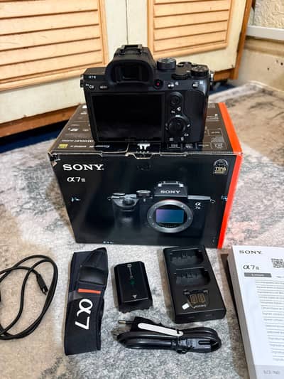 Sony A7iii* Original Box all geniuon accessories UK  import 10/10