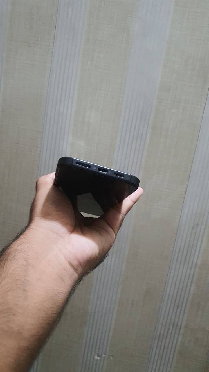 IPHONE 16 PRO MAX BLACK TITANIUM 1