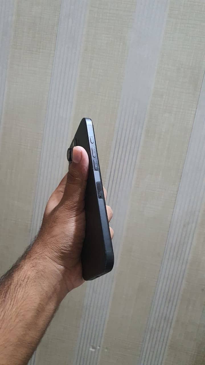 IPHONE 16 PRO MAX BLACK TITANIUM 3