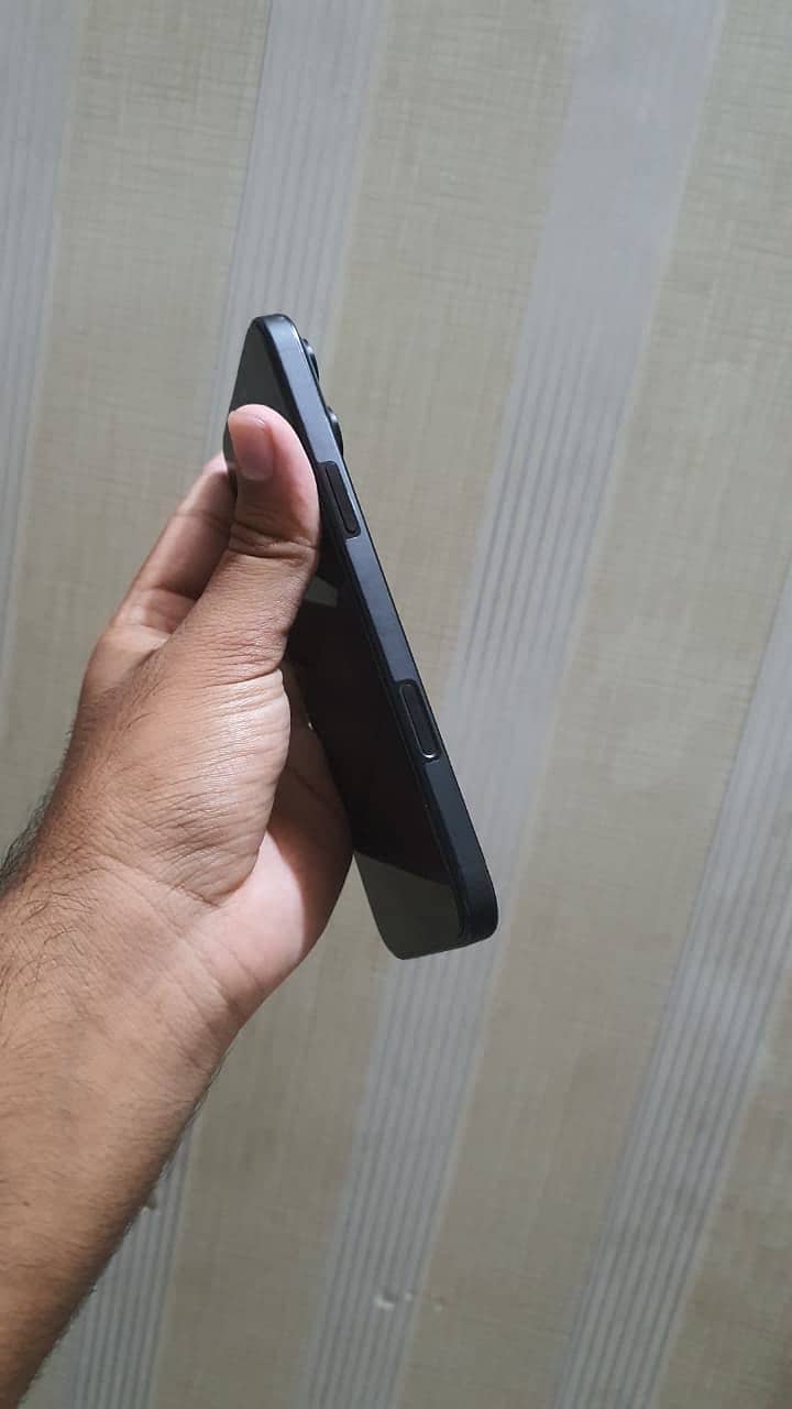 IPHONE 16 PRO MAX BLACK TITANIUM 6