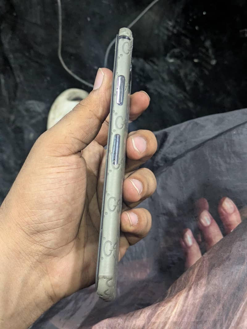 Apple iPhone 11 Pro Max 2