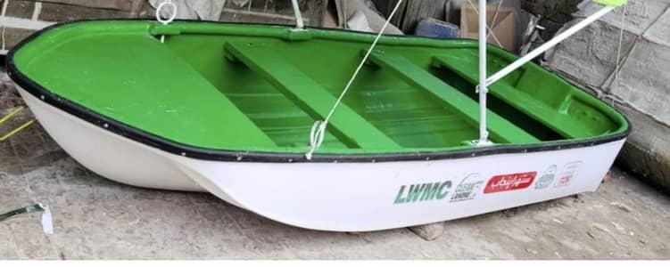 fiberglass 10 feet motor  boat 2 benches safety railing 3 hooks