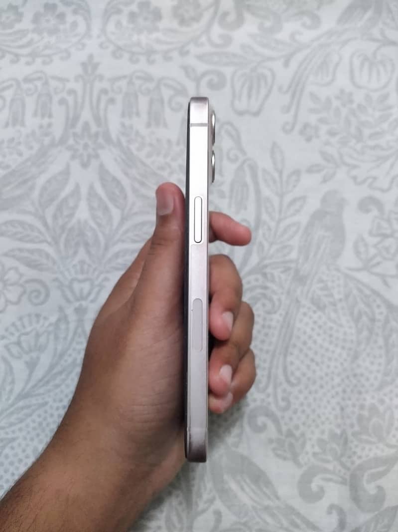 Apple iPhone 13 2