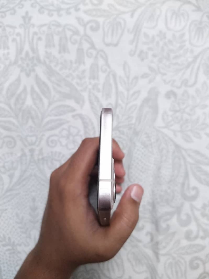 Apple iPhone 13 4