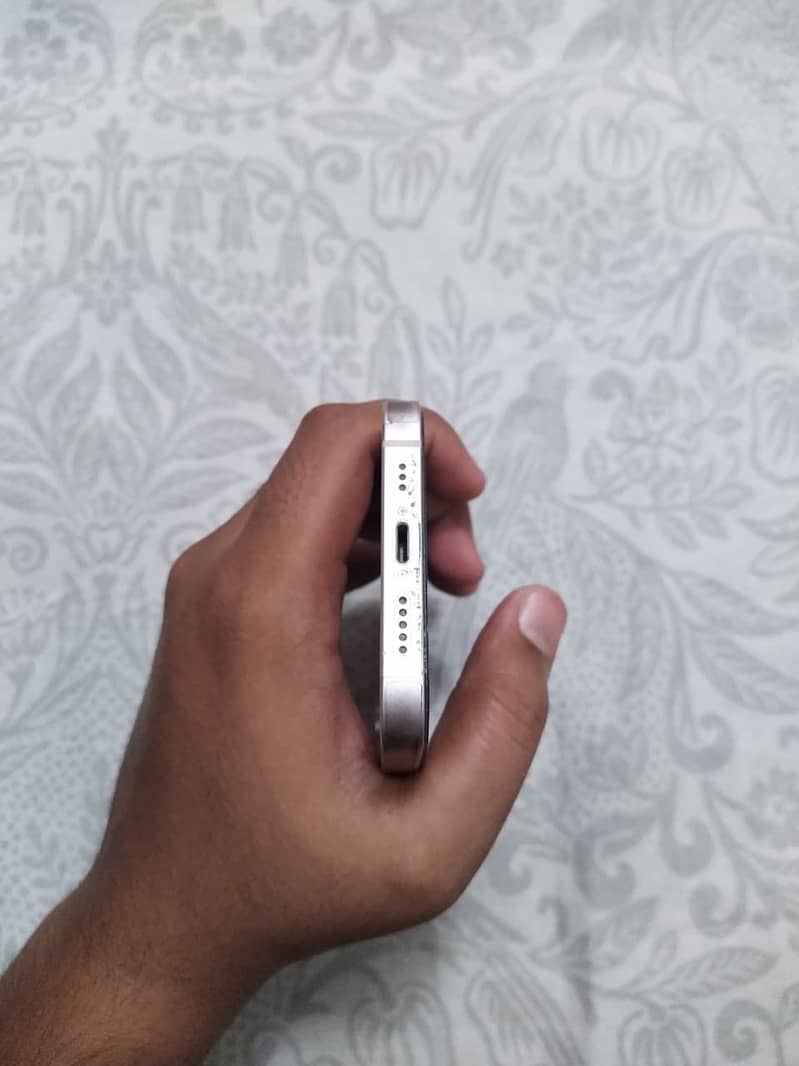 Apple iPhone 13 5