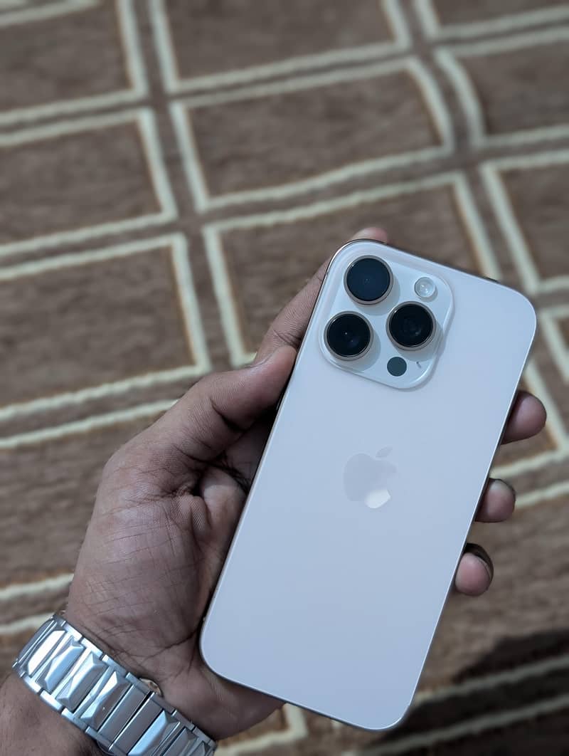 Apple iPhone 16 Pro 0