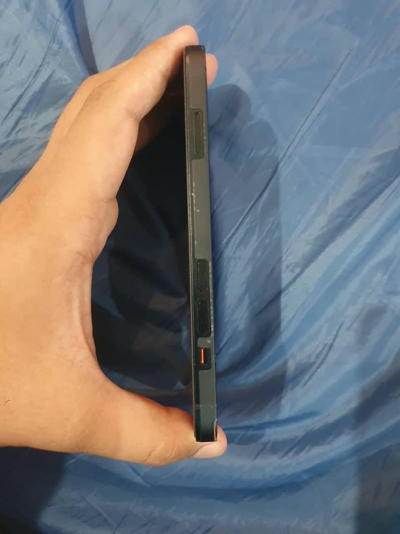 Apple iPhone 13 6