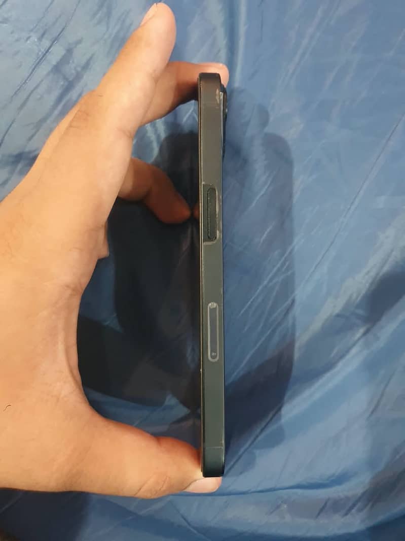 Apple iPhone 13 9