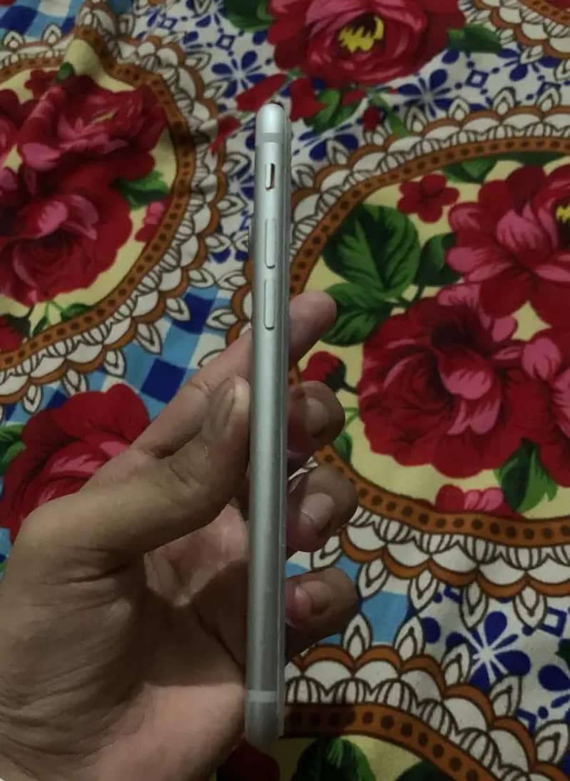Apple iPhone 7 2