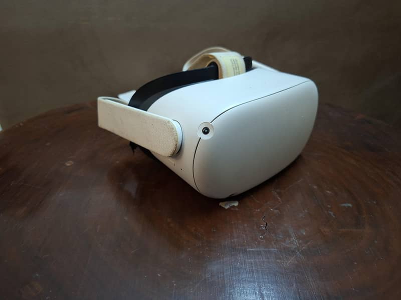 Oculus Meta Quest 2 1