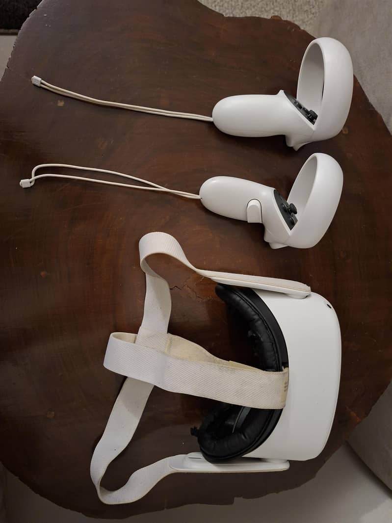 Oculus Meta Quest 2 4