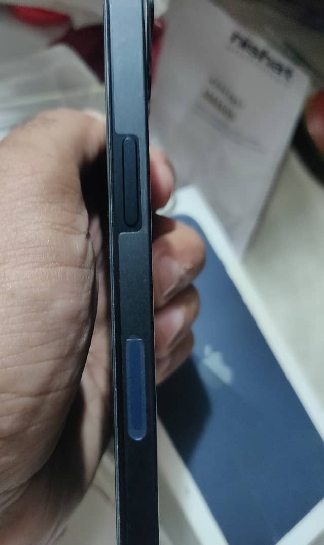 Apple iPhone 13 2