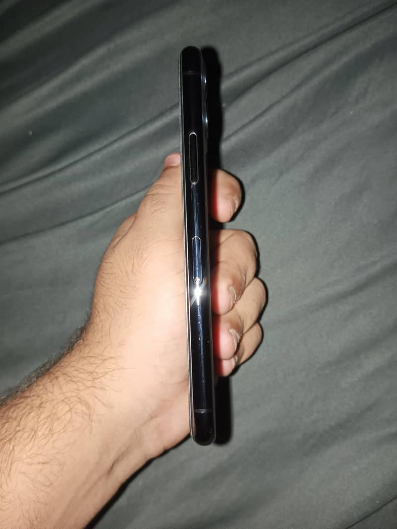 Apple iPhone 11 Pro 2