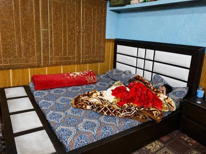 KING SIZE BED ALONG WITH SIDES TABLES DRESSING TABLE MOVEABLE