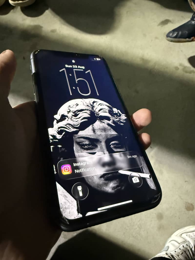 Apple iPhone 11 4