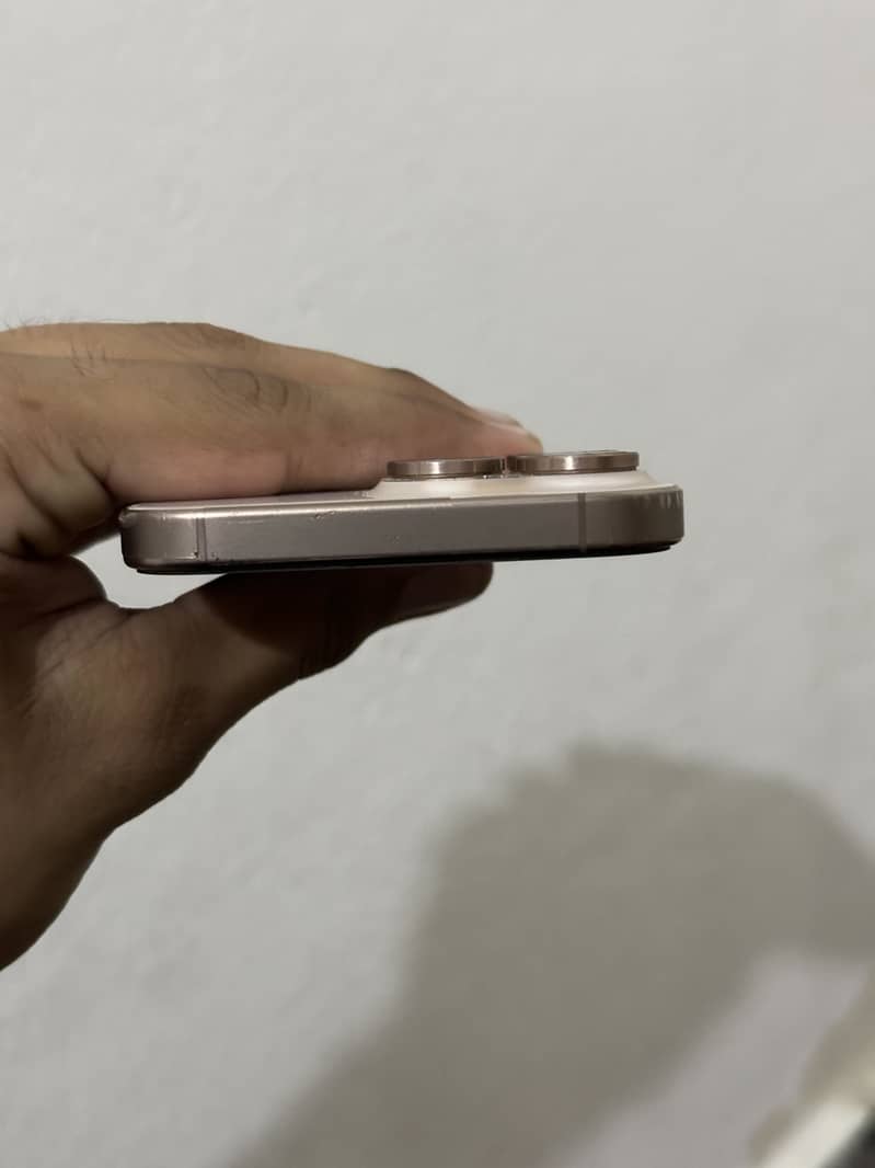 Apple iPhone 16 Pro Max 0