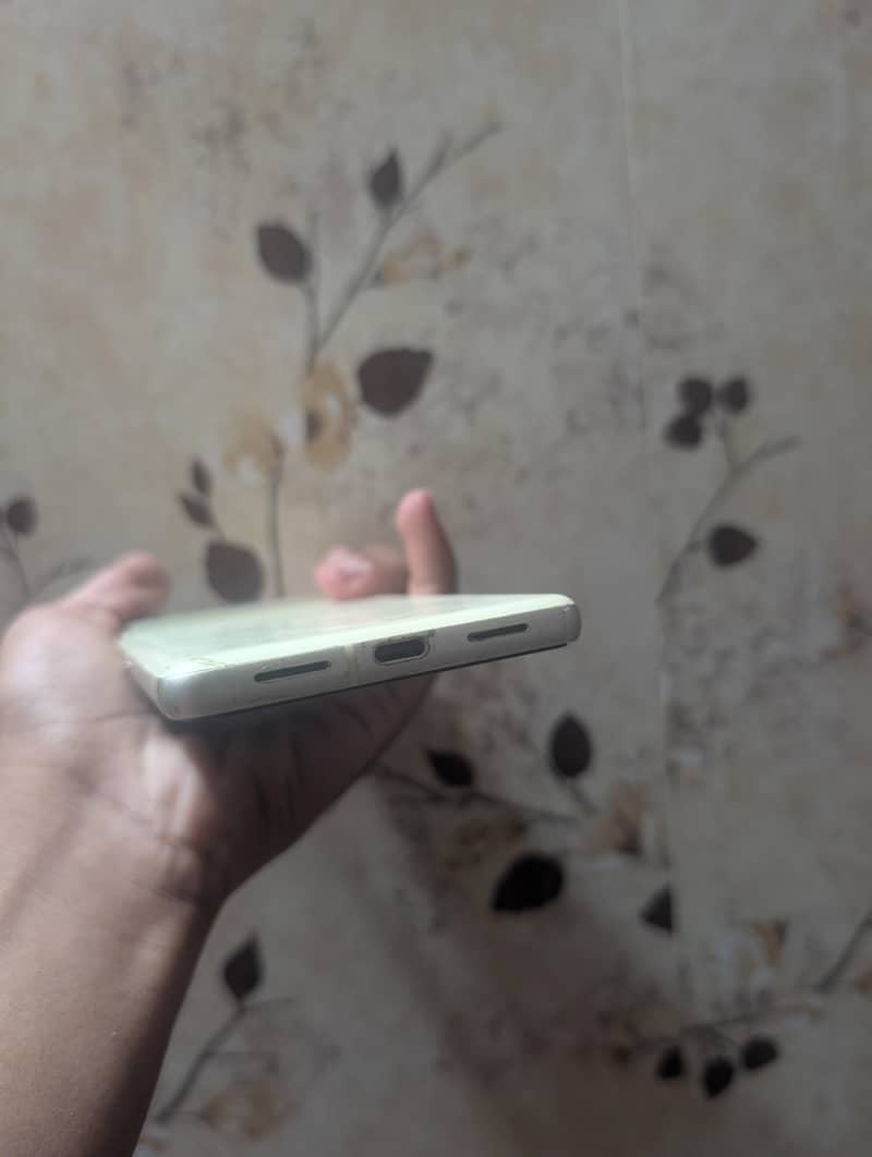 Google Pixel 7 4