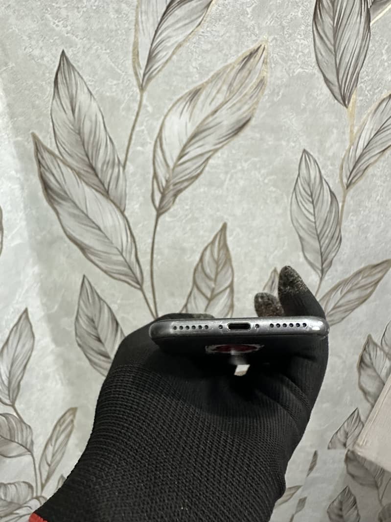 Apple iPhone 8 1