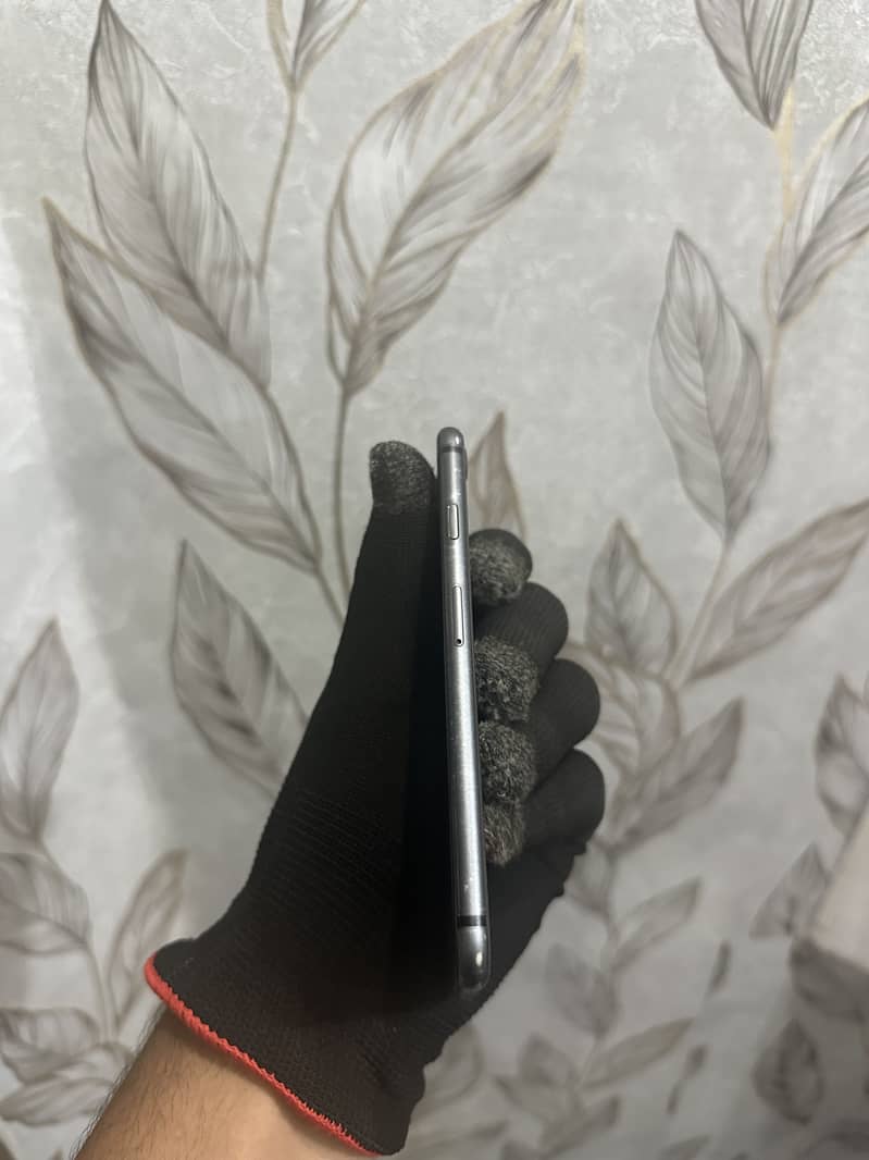 Apple iPhone 8 4