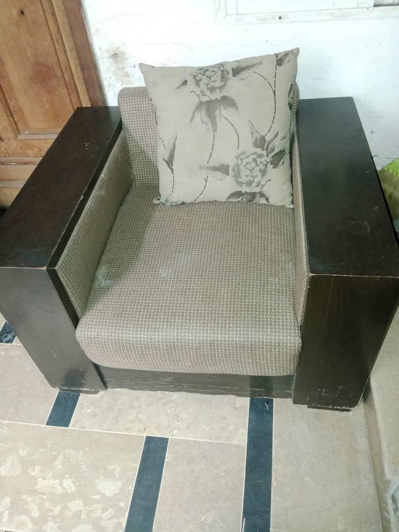 3 2 1 sofas good condition 2