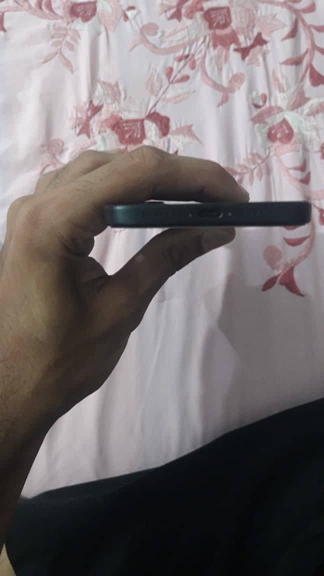 Apple iPhone 16 Plus 0