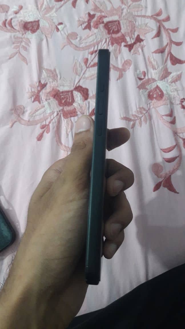 Apple iPhone 16 Plus 1