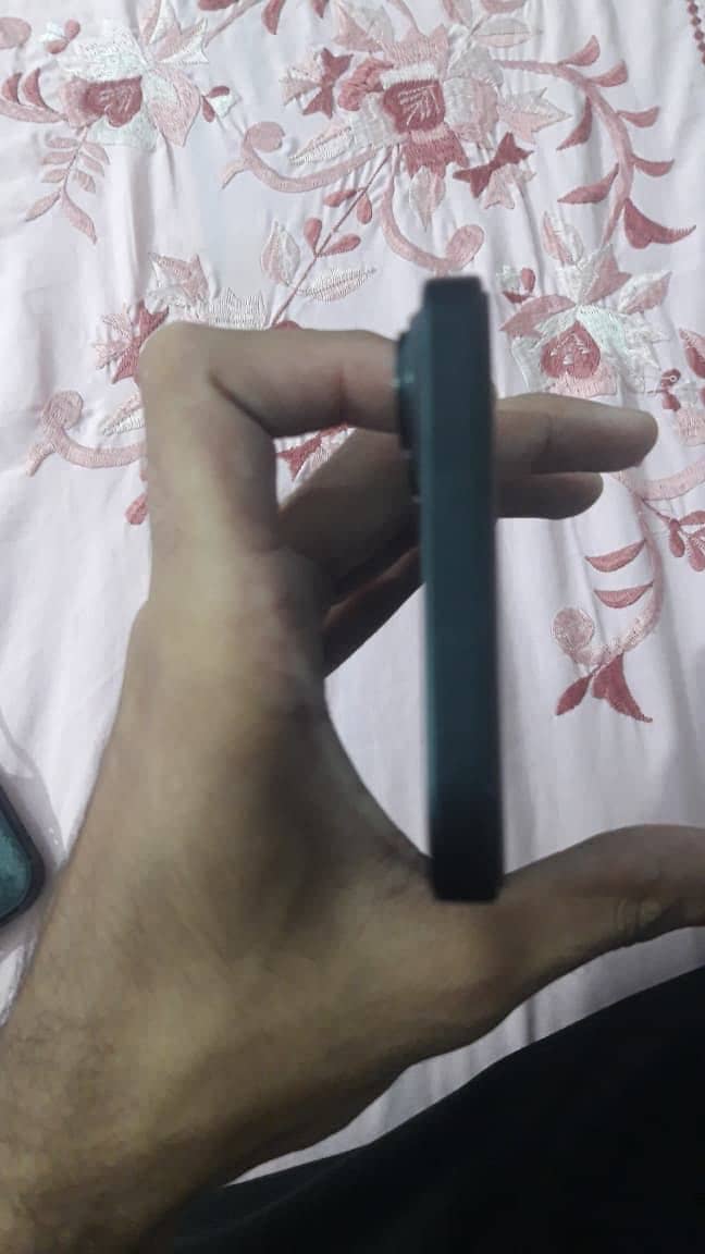 Apple iPhone 16 Plus 2