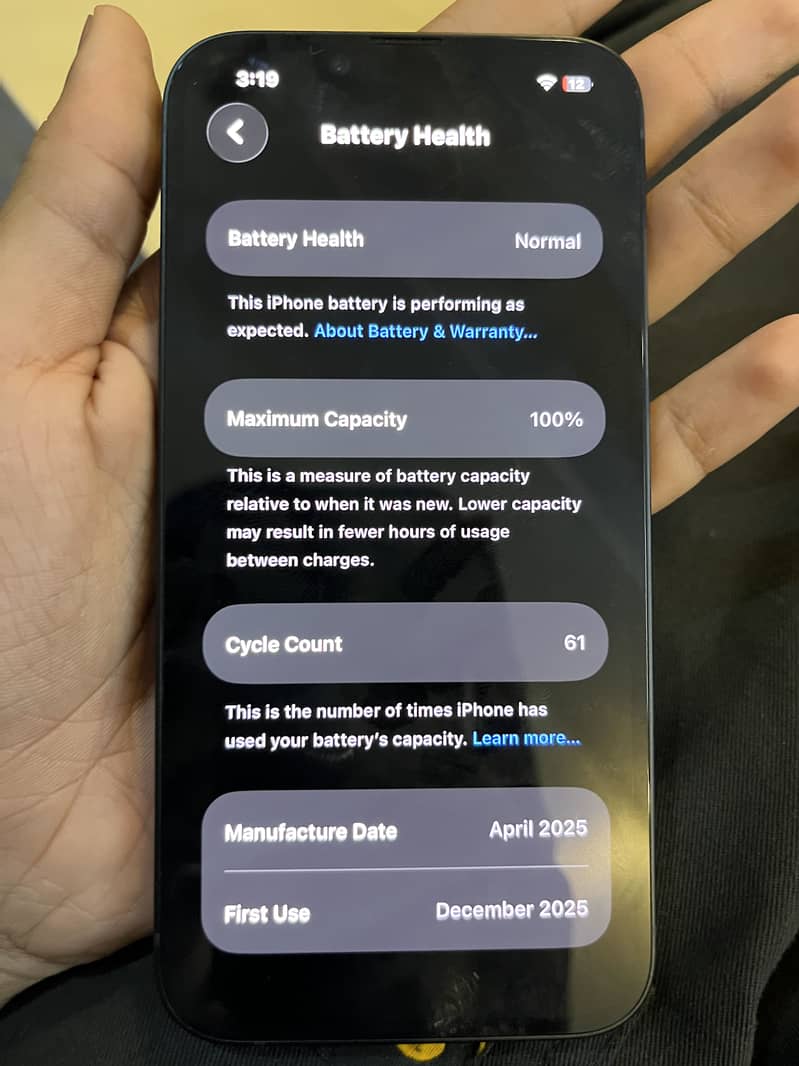 Apple iPhone 16e 4