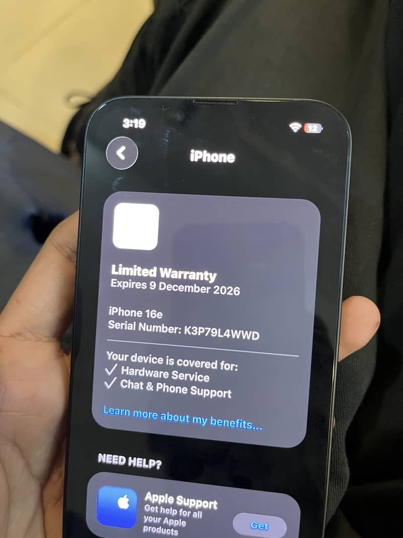 Apple iPhone 16e 6
