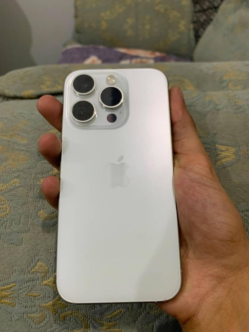 Apple iPhone 15 Pro 0