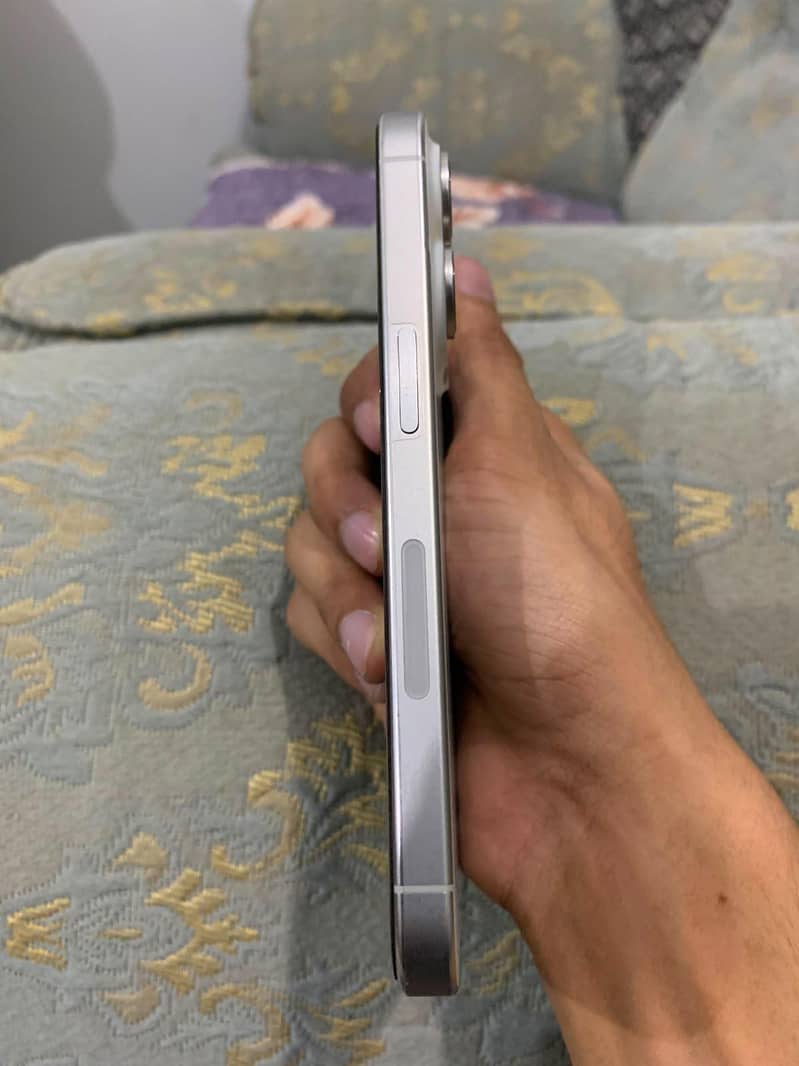 Apple iPhone 15 Pro 2