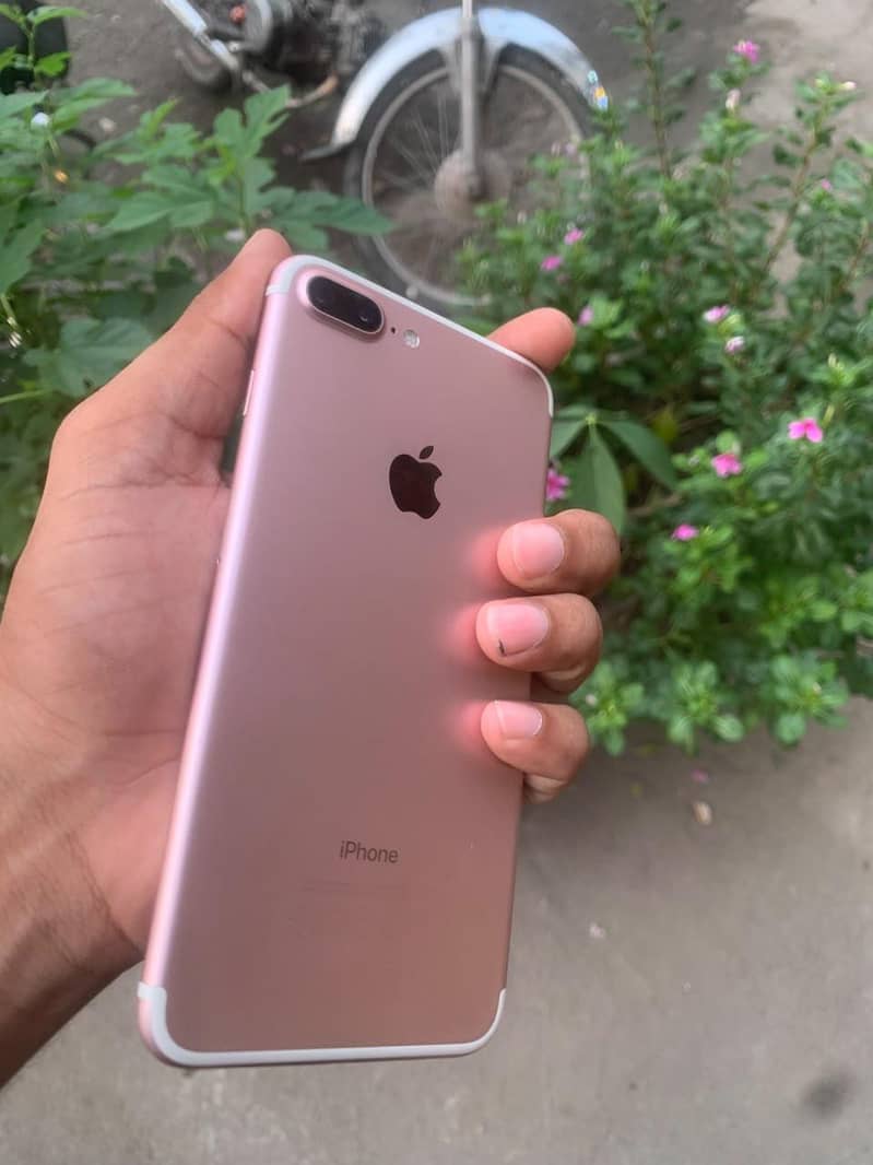 Apple iPhone 7 Plus 3