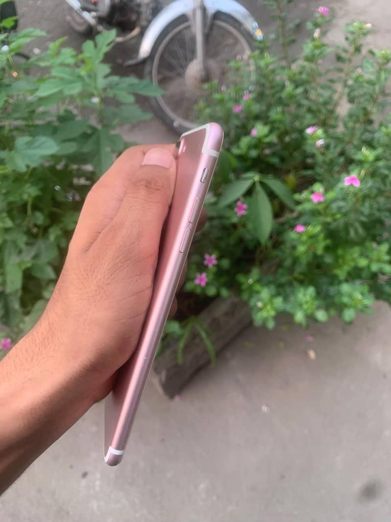 Apple iPhone 7 Plus 5