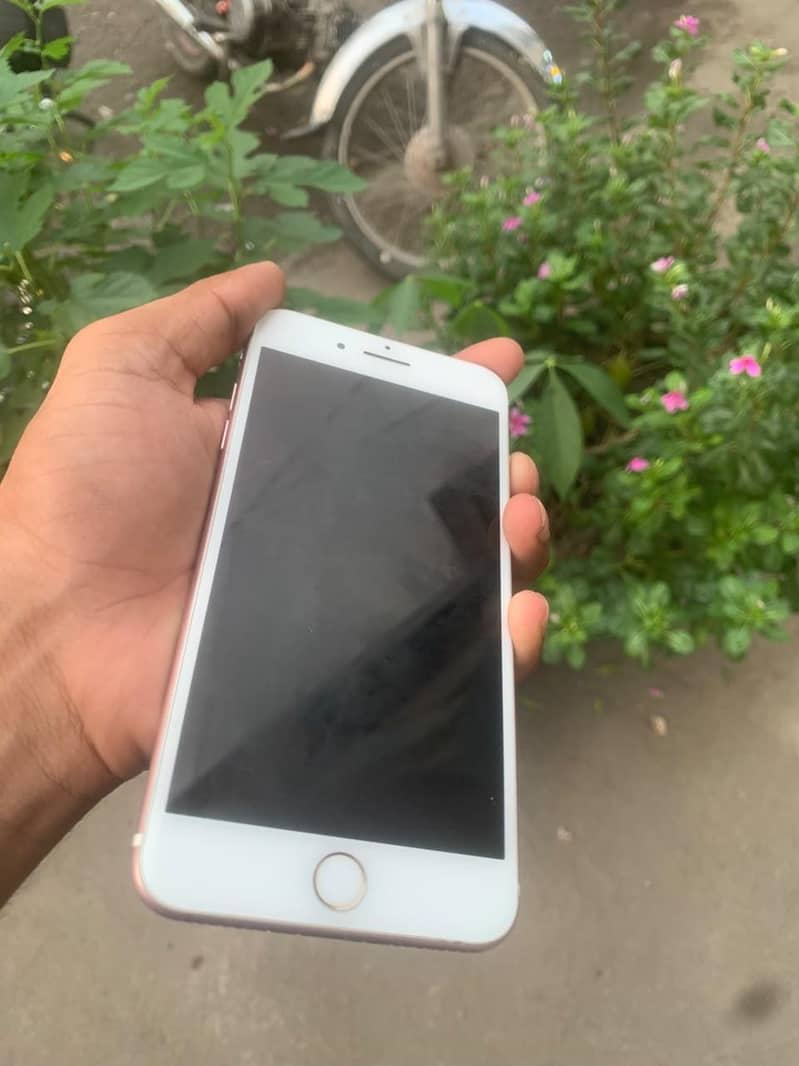 Apple iPhone 7 Plus 6