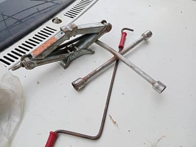 car jack and tools