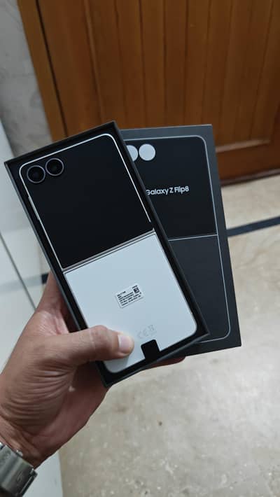 Z Flip 8 12GB/256GB Box Pack Non PTA