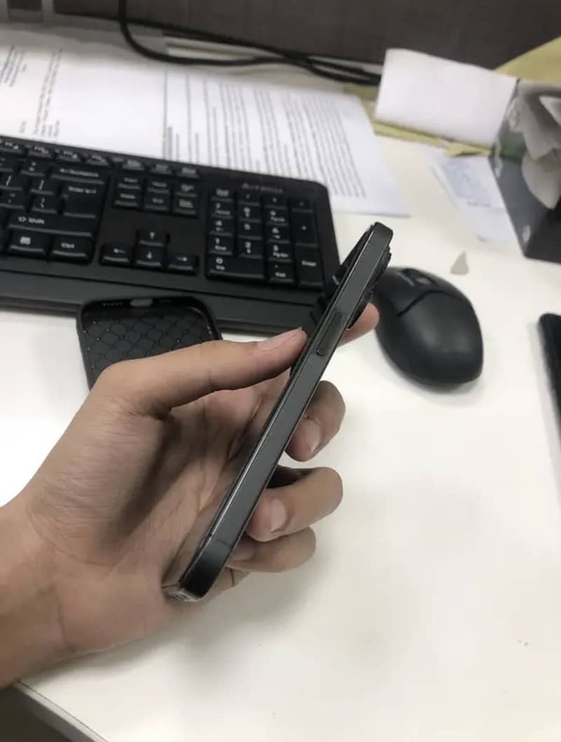 Apple iPhone 15 Pro 3