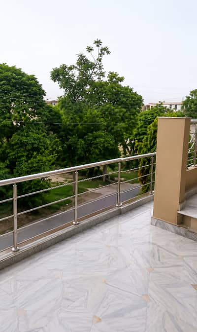 10 Marla Corner House At Sabzazar N Block