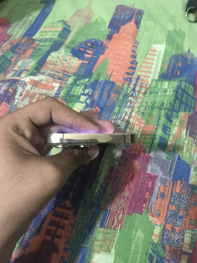 Apple iPhone 13 Pro 1